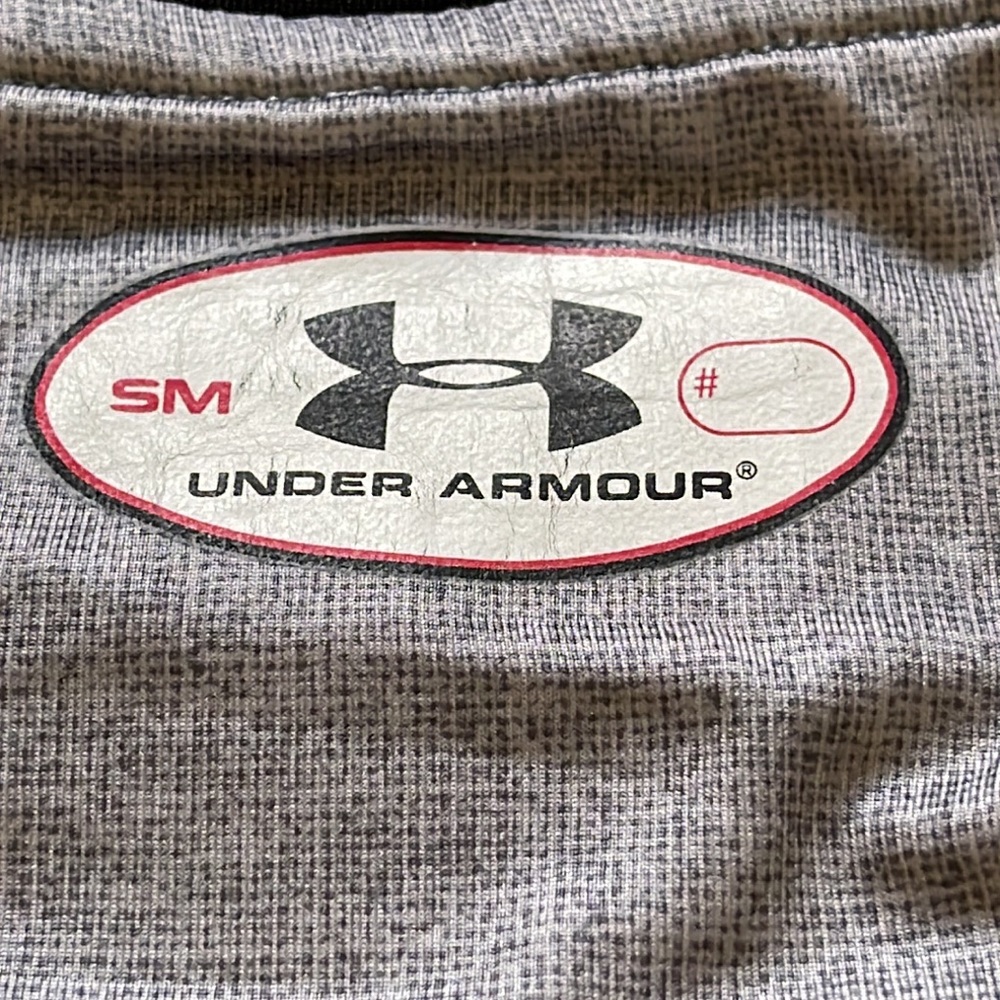 🌎 Under Armor - Picture 8 of 12